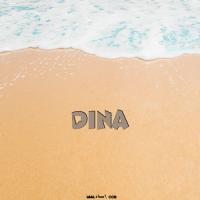 إسم Dina مكتوب على صور الرمل