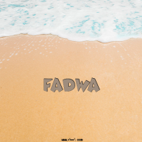 إسم Fadwa مكتوب على صور الرمل