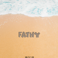 إسم Fathy مكتوب على صور الرمل