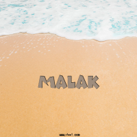إسم Malak مكتوب على صور الرمل