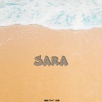 إسم Sara مكتوب على صور الرمل